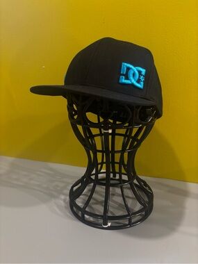 DC Shoes Black Snapback Hat with Teal Logo1405